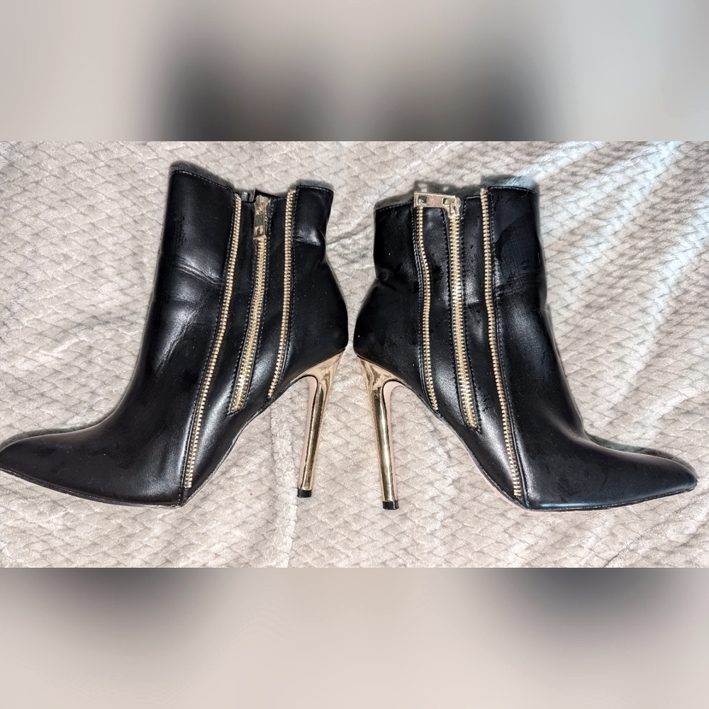 Catherine Malandrino Women's Black and Gold Boots